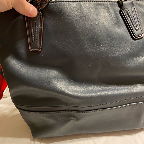 Simple Vera Wang bag - Picture 6 of 7